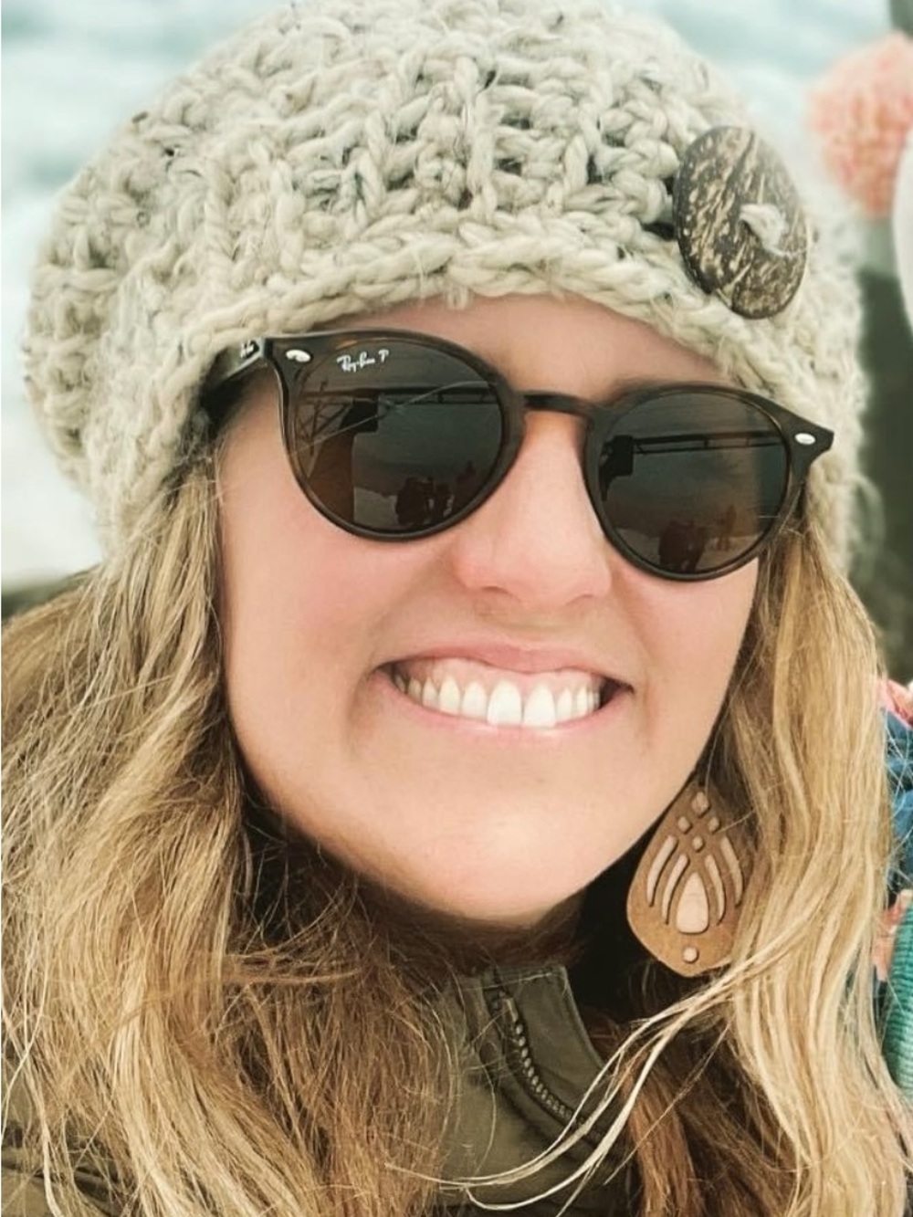 Women’s knit hat with button detail mustard(new) and black worn a few times.